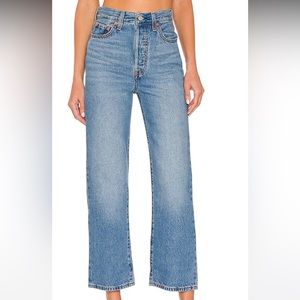 Levi Ribcage Straight Ankle size 25